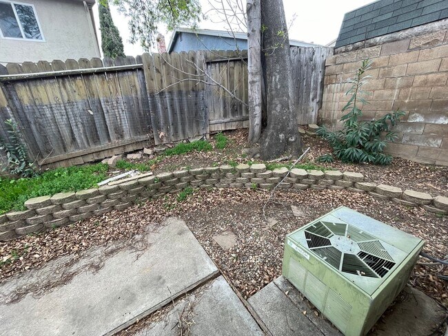 Building Photo - Wonderful 3 Bedroom Move-In Ready