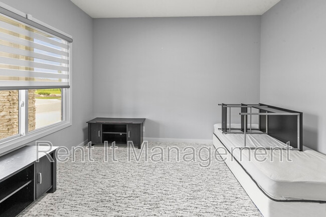 Building Photo - 18765 Larimore St