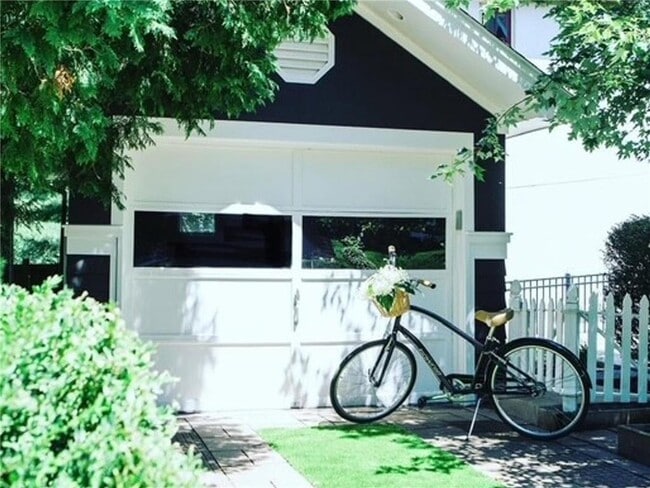 Building Photo - 4050 Upton Ave S