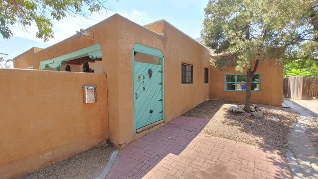 Primary Photo - 1st Month Free! Old Town Charm! 2 Bedroom ...