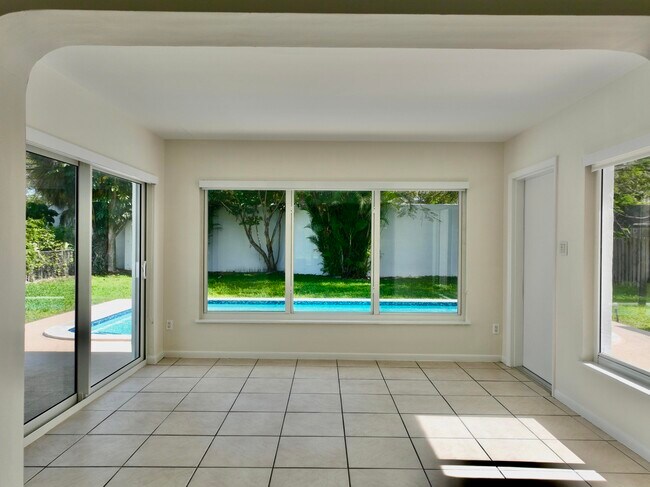 Building Photo - 10 Forest Hills Ln