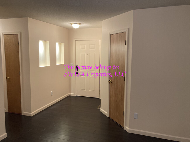 Building Photo - 417 Jeb St