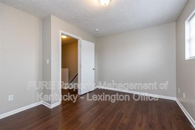 Building Photo - 209 Landings Dr