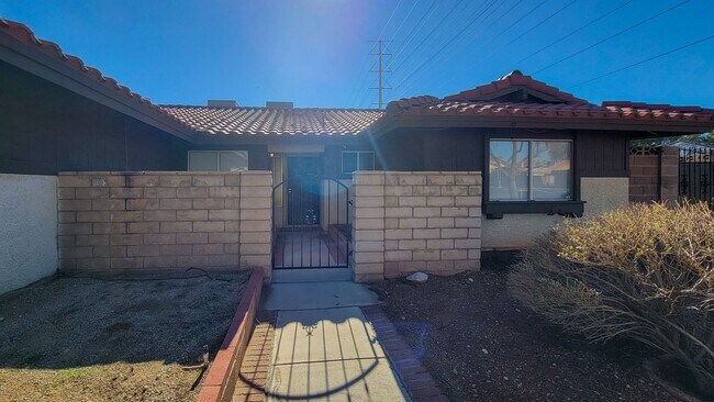 Building Photo - 8525 Del Rey Ave