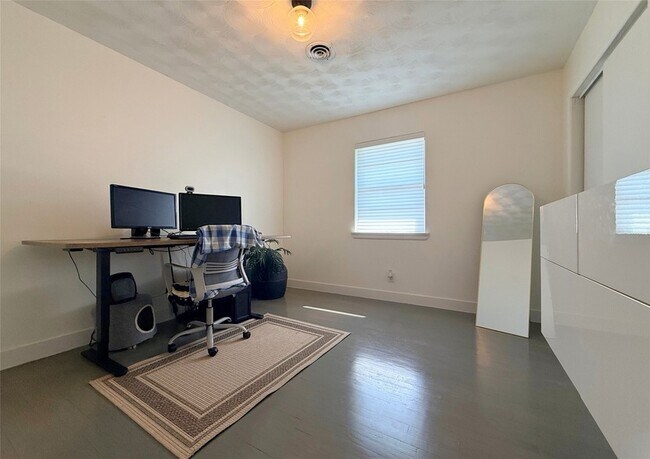 Building Photo - 436 Degan Ave