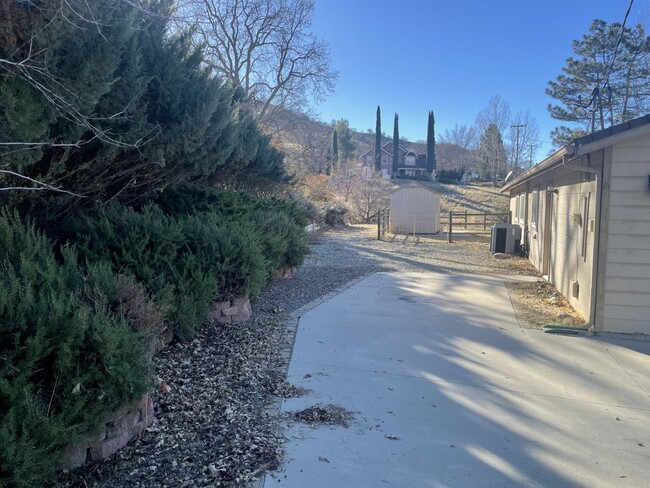 Building Photo - BEAUTY IN STALLION SPRINGS