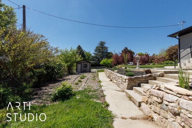 Building Photo - 983 Westwood Dr