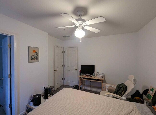 Building Photo - 128 University Village Dr