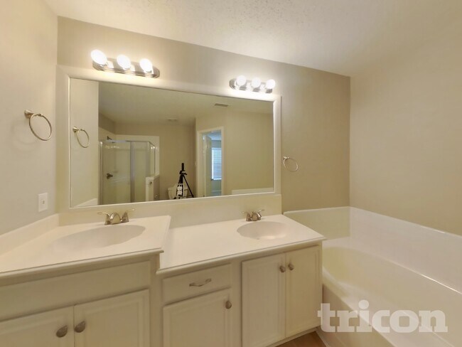 Building Photo - 513 Valley View Dr