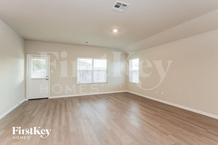 Building Photo - 15007 Maskette Ave