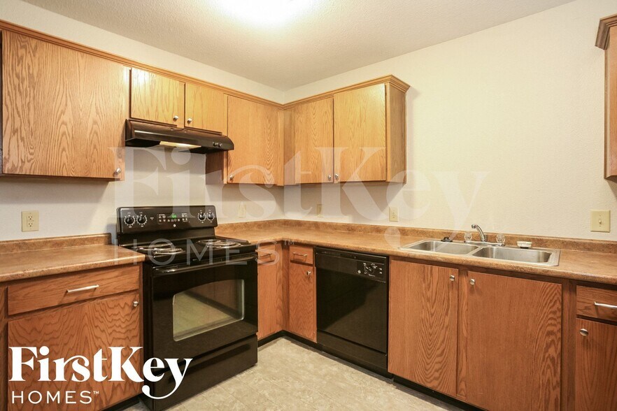 Building Photo - 12158 E 141st St