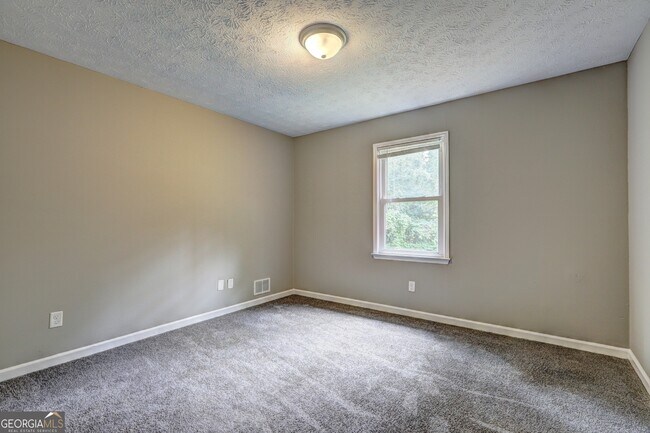 Building Photo - 604 Cloudland Dr