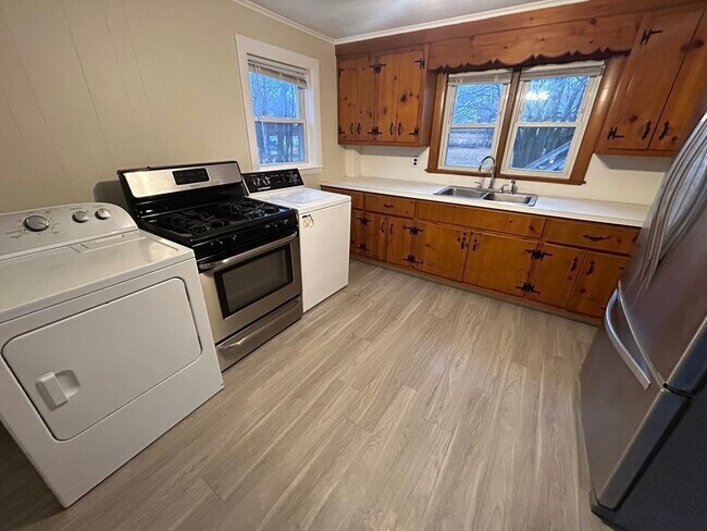 Building Photo - 16 E Walnut St