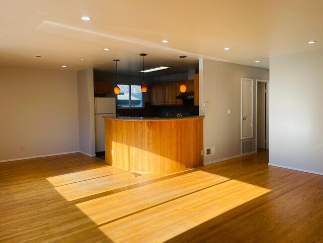 Building Photo - 4250 Callan Blvd