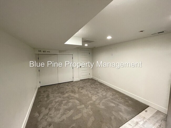 Building Photo - 1565 1/2 South Higbee Avenue