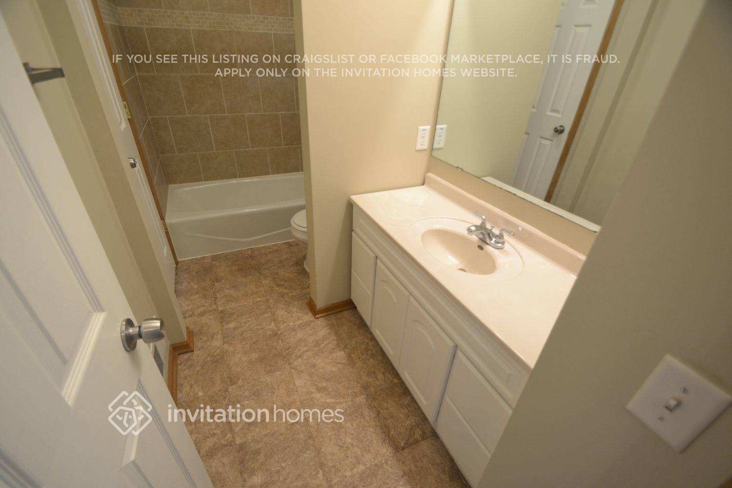 Building Photo - 8239 Hampshire Ct N