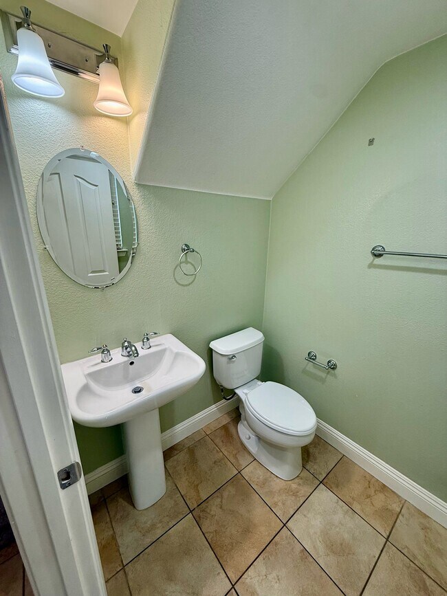 Building Photo - 5443 Washoe St