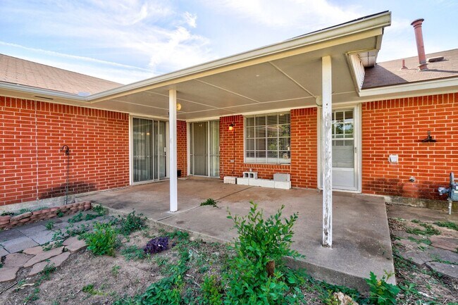 Building Photo - 3 Bed 2 Bath in Midwest City!