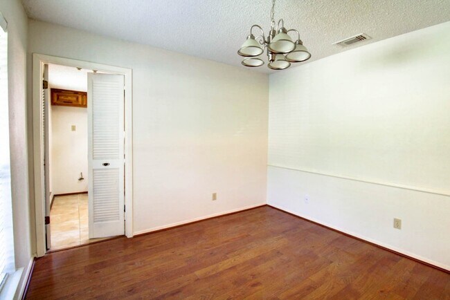 Building Photo - 758 Brighton Ln