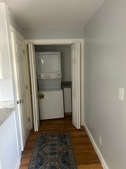 Laundry room - 6 Cardinal Rd