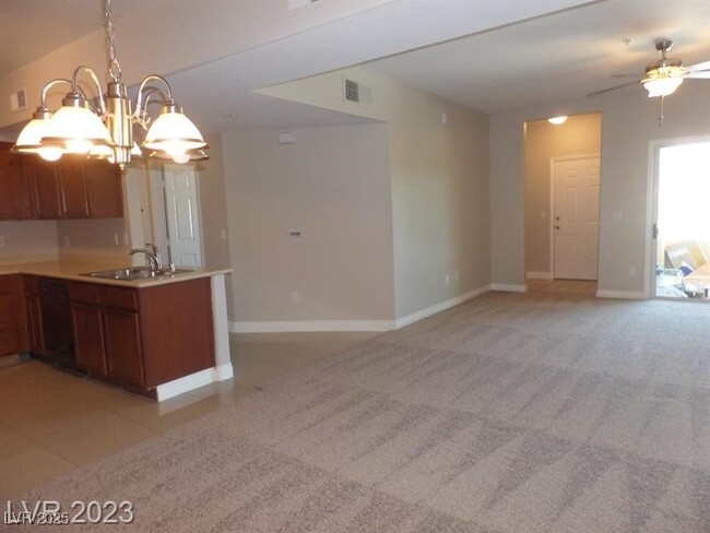 Building Photo - 2291 W Horizon Ridge Pkwy