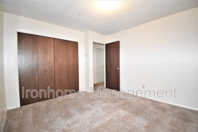 Building Photo - 515 S 15th Ave