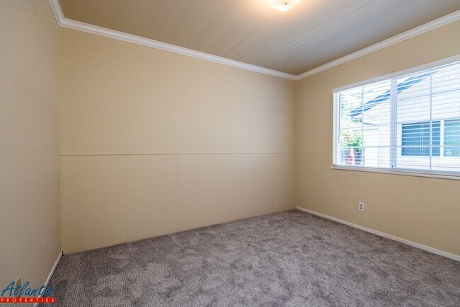 Building Photo - Beautiful Home | Desirable Location