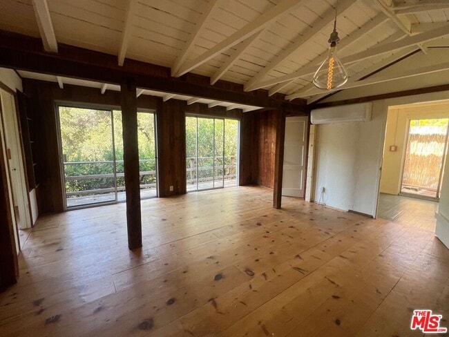 Building Photo - 764 Old Topanga Canyon Rd