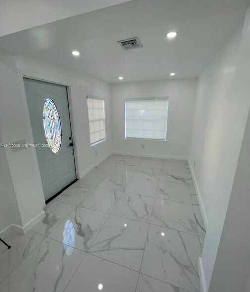 Building Photo - 3161 NW 31st St