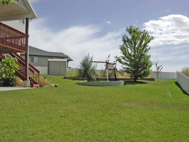 Building Photo - 4-Bed, 3.5 Bath Home with Scenic Views in South Ogden