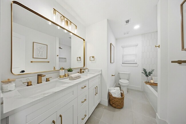 Building Photo - 2410 Del Norte St