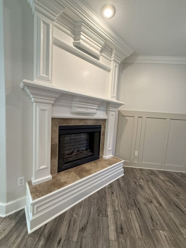 Building Photo - 3 Bedroom 2 Bathroom home. Available NOW!