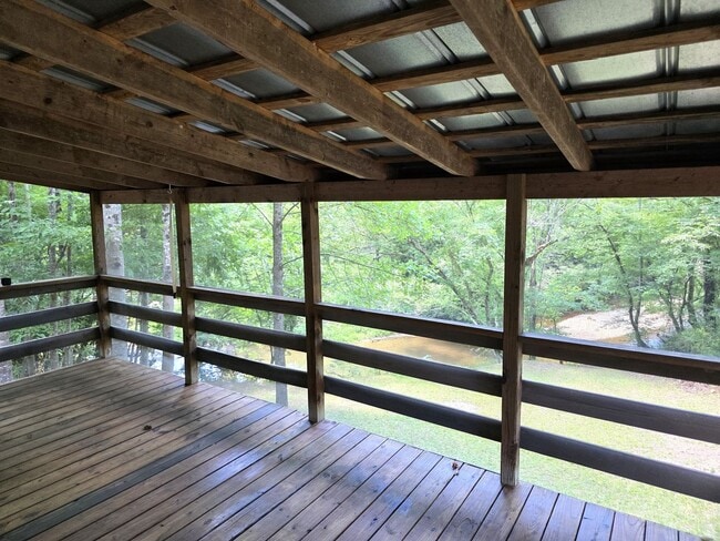 Building Photo - 2 bed 2 Bath Home River Front