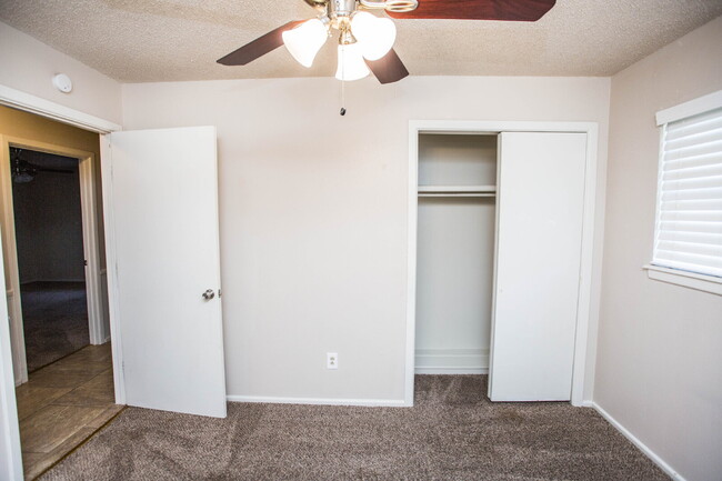 Building Photo - Beautiful 3/2 with a Bonus Room!