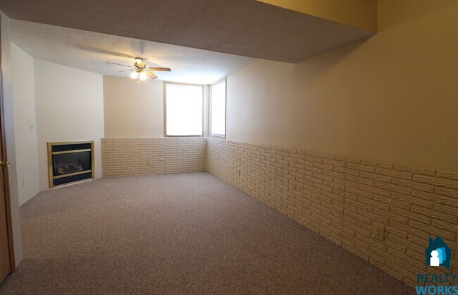 Building Photo - 2608 Q St