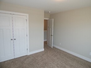 Building Photo - 401 Bee Cv Wy