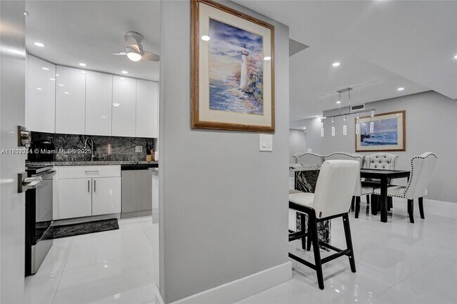 Building Photo - 2301 S Ocean Dr