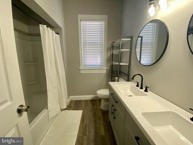 Building Photo - 101 Glen St