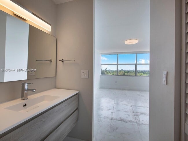 Building Photo - 1200 NE Miami Gardens Dr