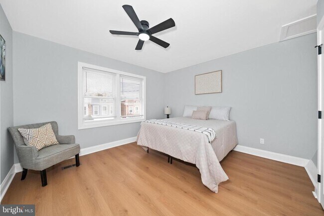 Building Photo - 504 W 26th St