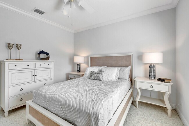 Building Photo - 5585 NE Trieste Way