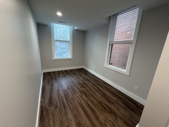 Building Photo - 2153 Loth St