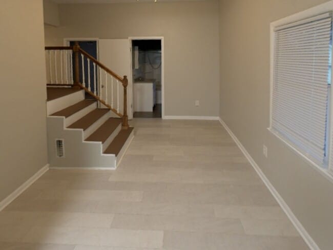 Building Photo - 310 E Market St