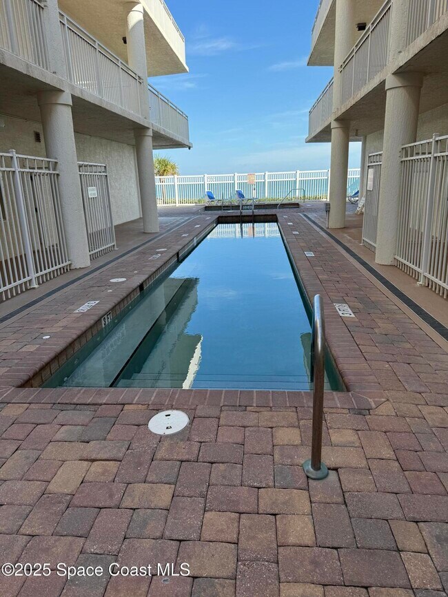 Building Photo - 601 N Miramar Ave