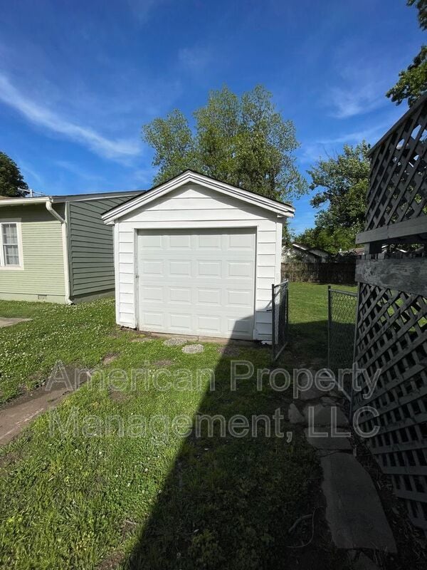 Building Photo - 1227 S College Ave