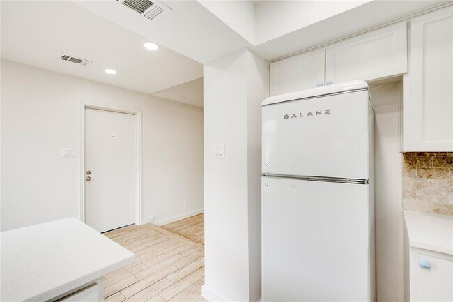 Building Photo - 4811 Brushy Ridge Dr