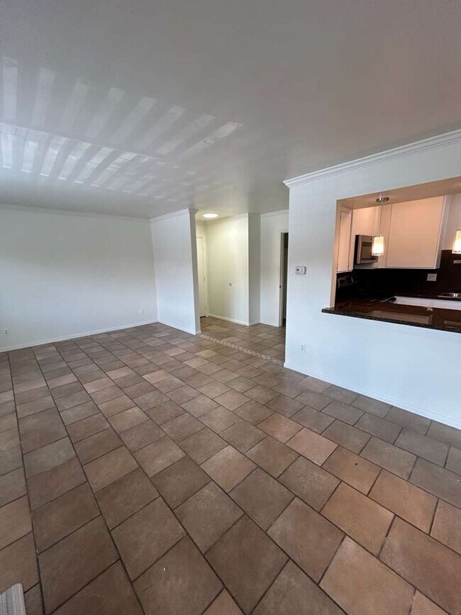 Building Photo - Upgraded 2 Bedroom 2 Bath Condo, Available Now!