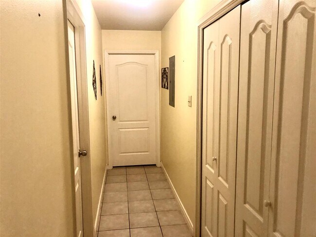 Building Photo - 9802 Cantera Ct