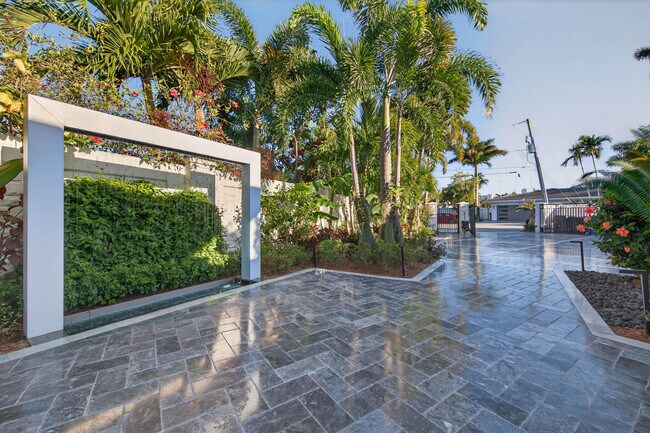 Building Photo - 3109 NE 42nd Ct