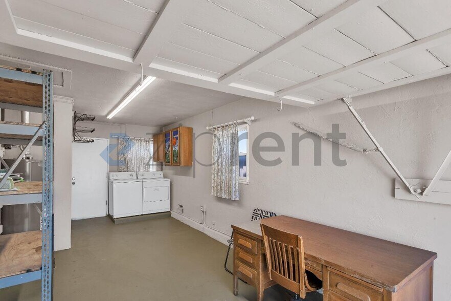 Building Photo - Unit N/A